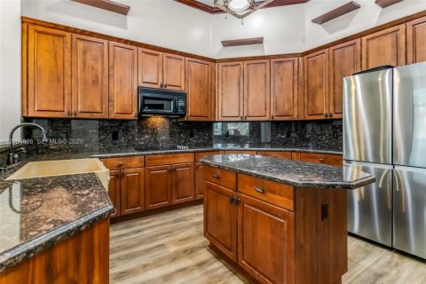 Купить виллу или дом в Дейви, Флорида 5 спален, 320.88м2, № 2245938 - фото 7