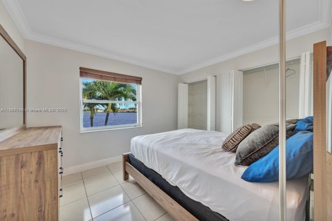 Casa en venta en Miami, Florida, 4 dormitorios, 170.38 m2 № 1972339 - foto 16