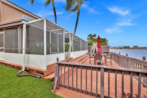Casa en venta en Miami, Florida, 4 dormitorios, 170.38 m2 № 1972339 - foto 6