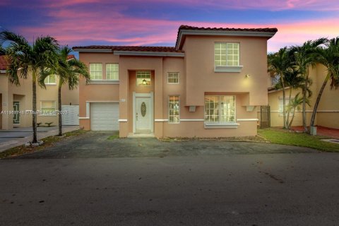 Casa en venta en Miami, Florida, 4 dormitorios, 170.38 m2 № 1972339 - foto 3