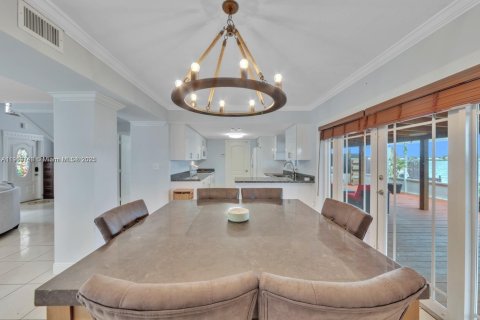 Casa en venta en Miami, Florida, 4 dormitorios, 170.38 m2 № 1972339 - foto 10