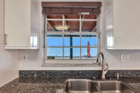 Casa en venta en Miami, Florida, 4 dormitorios, 170.38 m2 № 1972339 - foto 9