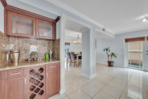 Casa en venta en Miami, Florida, 4 dormitorios, 170.38 m2 № 1972339 - foto 12