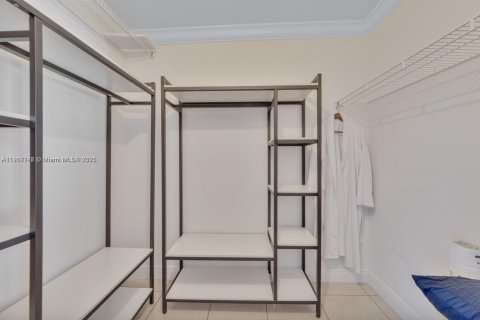 Casa en venta en Miami, Florida, 4 dormitorios, 170.38 m2 № 1972339 - foto 20