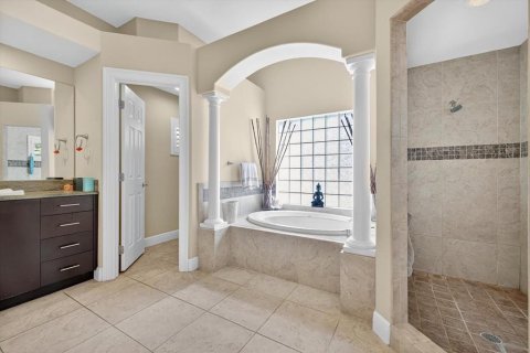 House in Tarpon Springs, Florida 5 bedrooms, 472.13 sq.m. № 1854566 - photo 27