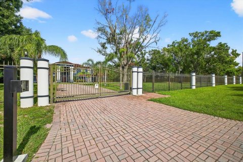 House in Tarpon Springs, Florida 5 bedrooms, 472.13 sq.m. № 1854566 - photo 2