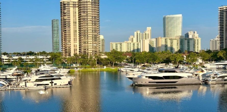 Condominio en Aventura, Florida, 2 dormitorios  № 2013739