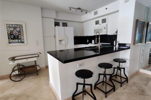 Condominio en alquiler en Aventura, Florida, 2 dormitorios, 109.62 m2 № 2013739 - foto 11