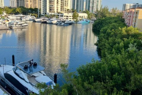 Condominio en alquiler en Aventura, Florida, 2 dormitorios, 109.62 m2 № 2013739 - foto 28
