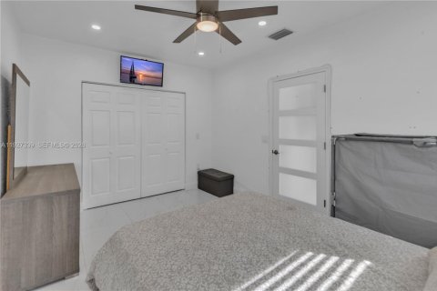 Casa en venta en Homestead, Florida, 4 dormitorios, 282.79 m2 № 2267618 - foto 9