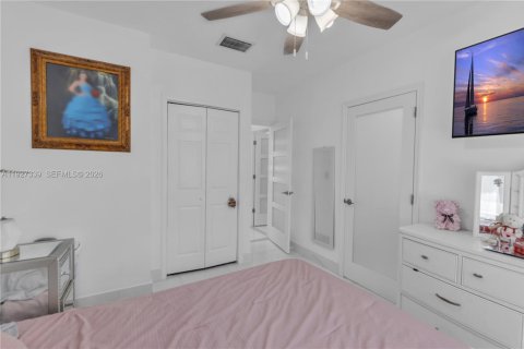 Casa en venta en Homestead, Florida, 4 dormitorios, 282.79 m2 № 2267618 - foto 12