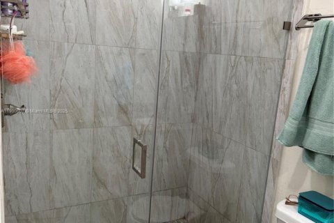 Propiedad comercial en alquiler en Hialeah, Florida, 154.78 m2 № 1952064 - foto 11