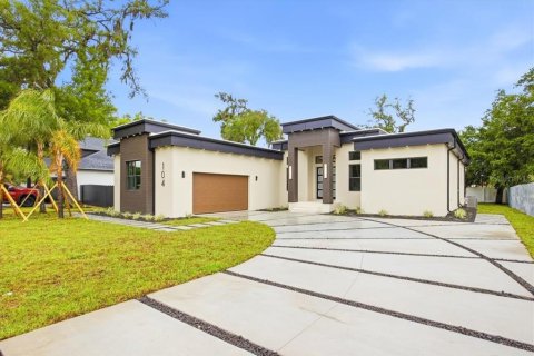 House in Plant City, Florida 3 bedrooms, 234.67 sq.m. № 2166013