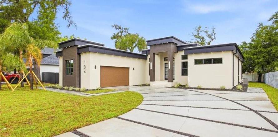 House in Plant City, Florida 3 bedrooms, 234.67 sq.m. № 2166013