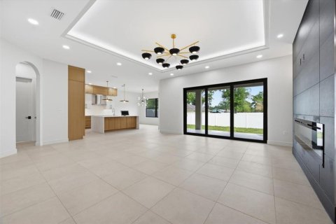 House in Plant City, Florida 3 bedrooms, 234.67 sq.m. № 2166013 - photo 6