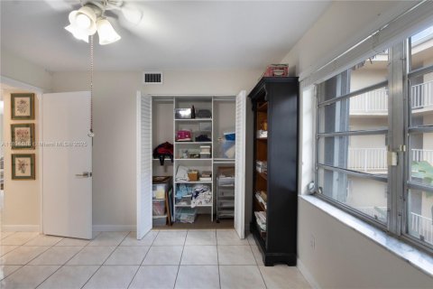 Copropriété à louer à Miami, Floride: 2 chambres, 86.68 m2 № 1947259 - photo 12