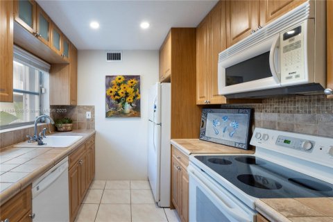 Copropriété à louer à Miami, Floride: 2 chambres, 86.68 m2 № 1947259 - photo 9
