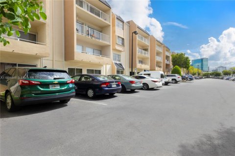 Copropriété à louer à Miami, Floride: 2 chambres, 86.68 m2 № 1947259 - photo 25