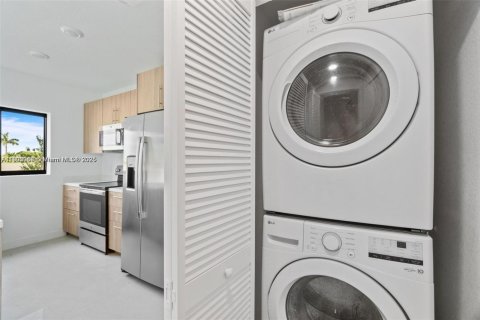 House in Florida City, Florida 5 bedrooms, 176.7 sq.m. № 1953516 - photo 30