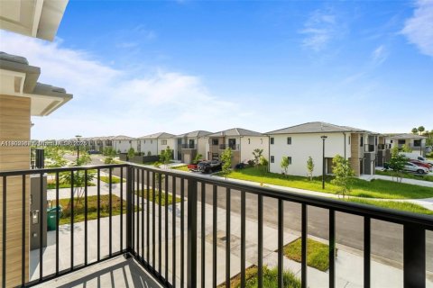 House in Florida City, Florida 5 bedrooms, 176.7 sq.m. № 1953516 - photo 24