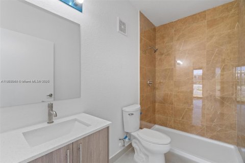 House in Florida City, Florida 5 bedrooms, 176.7 sq.m. № 1953516 - photo 16