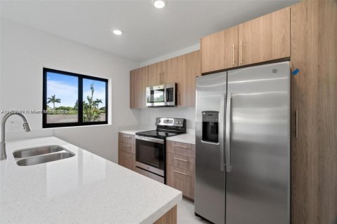 House in Florida City, Florida 5 bedrooms, 176.7 sq.m. № 1953516 - photo 10