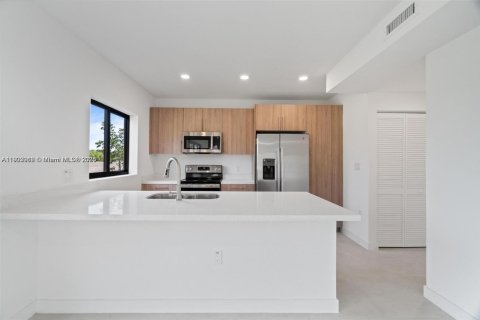 House in Florida City, Florida 5 bedrooms, 176.7 sq.m. № 1953516 - photo 8