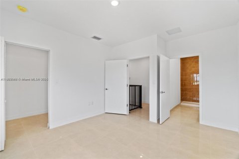 House in Florida City, Florida 5 bedrooms, 176.7 sq.m. № 1953516 - photo 26