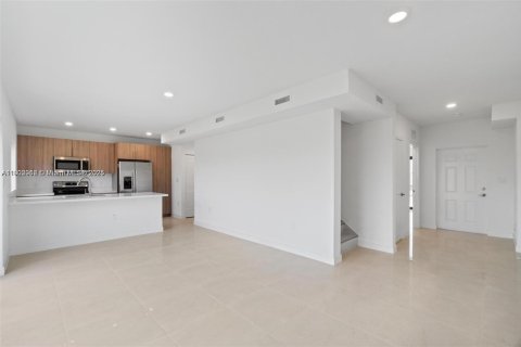 House in Florida City, Florida 5 bedrooms, 176.7 sq.m. № 1953516 - photo 9