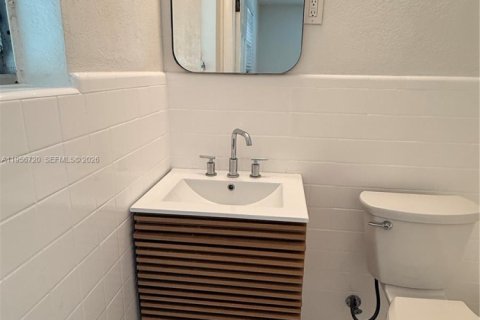 Dúplex en alquiler en Miami, Florida, 2 dormitorios, 147.99 m2 № 2010666 - foto 12