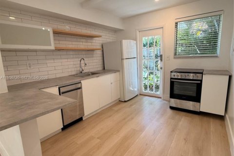 Dúplex en alquiler en Miami, Florida, 2 dormitorios, 147.99 m2 № 2010666 - foto 4