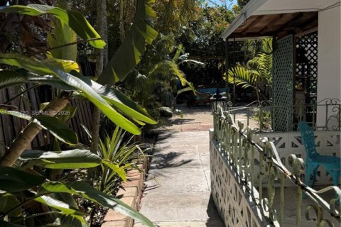 Dúplex en alquiler en Miami, Florida, 2 dormitorios, 147.99 m2 № 2010666 - foto 13