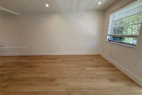 Dúplex en alquiler en Miami, Florida, 2 dormitorios, 147.99 m2 № 2010666 - foto 5