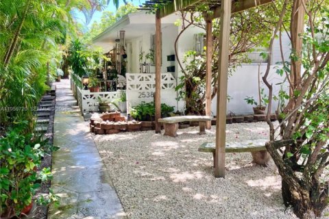 Dúplex en Miami, Florida 2 dormitorios, 147.99 m2 № 2010666