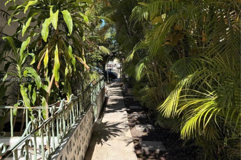 Dúplex en alquiler en Miami, Florida, 2 dormitorios, 147.99 m2 № 2010666 - foto 14