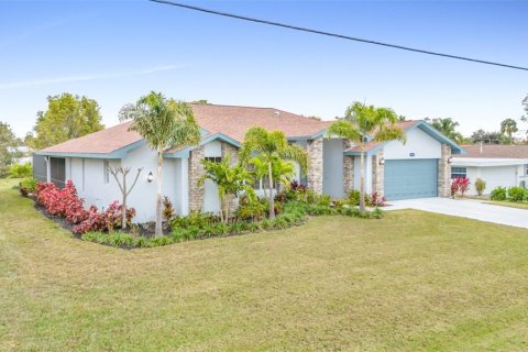 House in Fort Myers, Florida 3 bedrooms, 190.54 sq.m. № 1551369 - photo 3