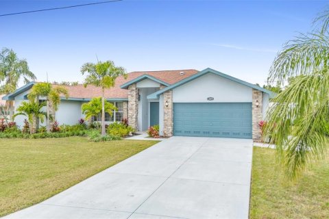 House in Fort Myers, Florida 3 bedrooms, 190.54 sq.m. № 1551369 - photo 2