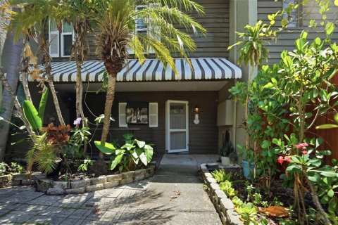 Villa ou maison à louer à Tampa, Floride: 3 chambres, 165.18 m2 № 2098361 - photo 2