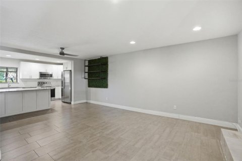 Villa ou maison à louer à Tampa, Floride: 3 chambres, 165.18 m2 № 2098361 - photo 8
