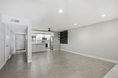 Villa ou maison à louer à Tampa, Floride: 3 chambres, 165.18 m2 № 2098361 - photo 10