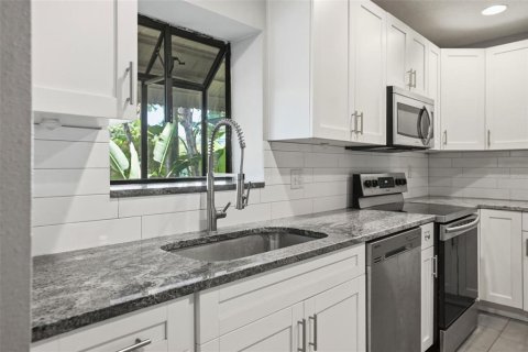 Villa ou maison à louer à Tampa, Floride: 3 chambres, 165.18 m2 № 2098361 - photo 18