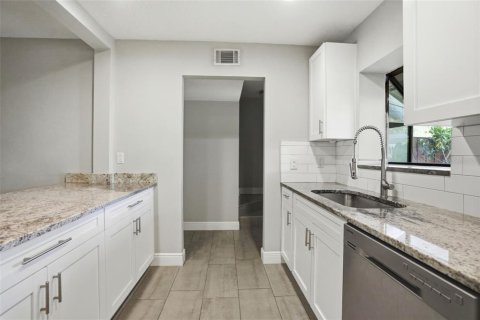 Villa ou maison à louer à Tampa, Floride: 3 chambres, 165.18 m2 № 2098361 - photo 15