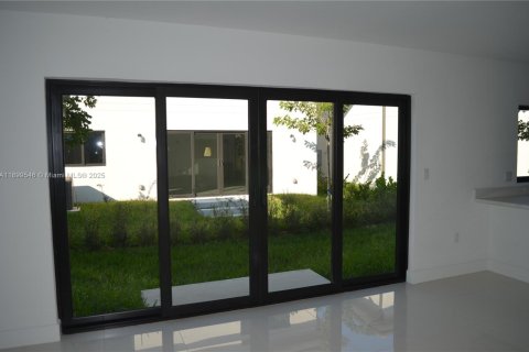 Casa en venta en Florida City, Florida, 5 dormitorios, 176.7 m2 № 1964508 - foto 5