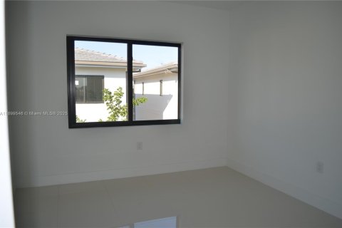 Casa en venta en Florida City, Florida, 5 dormitorios, 176.7 m2 № 1964508 - foto 12