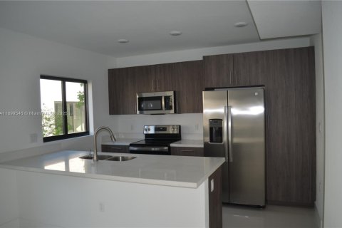 Casa en venta en Florida City, Florida, 5 dormitorios, 176.7 m2 № 1964508 - foto 6