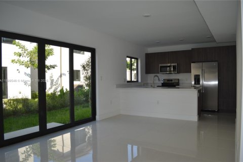 Casa en venta en Florida City, Florida, 5 dormitorios, 176.7 m2 № 1964508 - foto 3