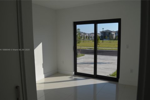 Casa en venta en Florida City, Florida, 5 dormitorios, 176.7 m2 № 1964508 - foto 8