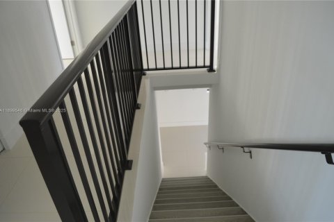 Casa en venta en Florida City, Florida, 5 dormitorios, 176.7 m2 № 1964508 - foto 10