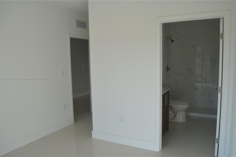 Casa en venta en Florida City, Florida, 5 dormitorios, 176.7 m2 № 1964508 - foto 9