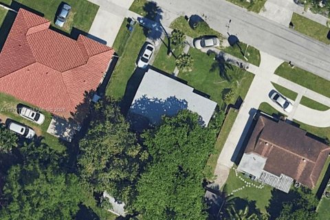 House in Miami, Florida 3 bedrooms № 2043793